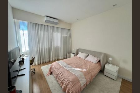 Apartamento à venda com 205m², 3 quartos e 1 vaga