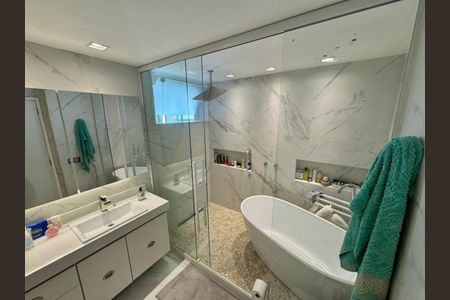 Apartamento à venda com 205m², 3 quartos e 1 vaga