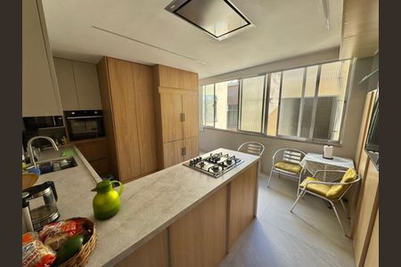Apartamento à venda com 205m², 3 quartos e 1 vaga