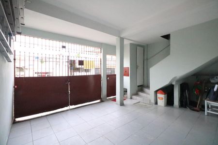 Casa à venda com 372m², 2 quartos e 2 vagas Casa à venda com 372m², 2 quartos e 2 vagasGaragem