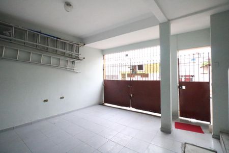 Casa à venda com 372m², 2 quartos e 2 vagas Casa à venda com 372m², 2 quartos e 2 vagasGaragem