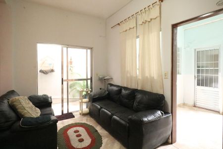 Casa à venda com 372m², 2 quartos e 2 vagas Casa à venda com 372m², 2 quartos e 2 vagasSala