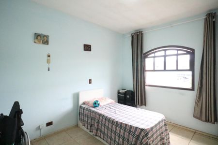 Casa à venda com 372m², 2 quartos e 2 vagas Casa à venda com 372m², 2 quartos e 2 vagasCasa 02