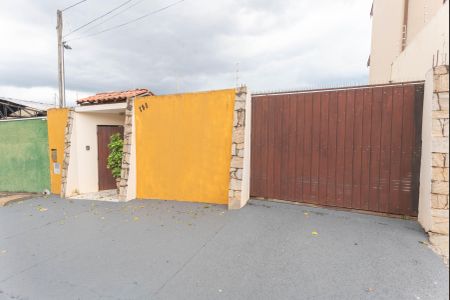Casa para alugar com 140m², 1 quarto e 4 vagasFachada