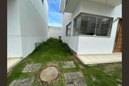 Casa à venda com 124m², 4 quartos e 2 vagas