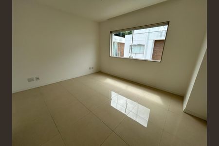 Casa à venda com 124m², 4 quartos e 2 vagas
