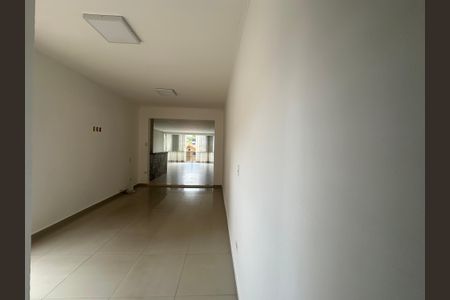 Sala de casa à venda com 4 quartos, 210m² em Vila Boa Vista, Barueri