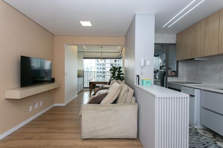 Sala de apartamento à venda com 2 quartos, 65m² em Chácara Seis de Outubro, São Paulo