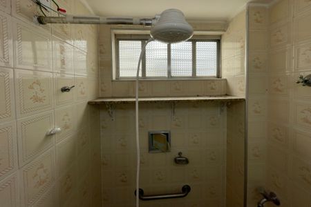 Apartamento para alugar com 72m², 2 quartos e sem vaga Apartamento para alugar com 72m², 2 quartos e sem vagaChuveiro