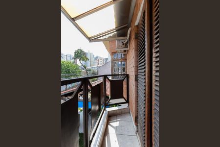 Casa para alugar com 160m², 2 quartos e 2 vagas Casa para alugar com 160m², 2 quartos e 2 vagasVaranda da suíte