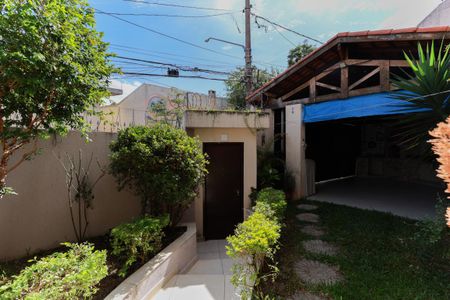 Casa para alugar com 160m², 2 quartos e 2 vagas Casa para alugar com 160m², 2 quartos e 2 vagasJardim/Entrada