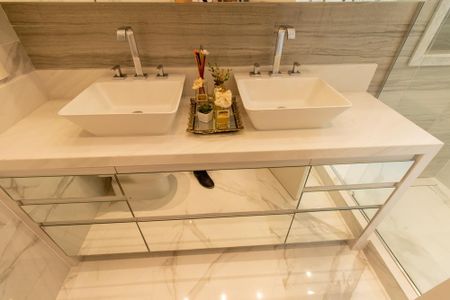 Apartamento para alugar com 164m², 3 quartos e 3 vagas Apartamento para alugar com 164m², 3 quartos e 3 vagasBanheiro da Suíte 2