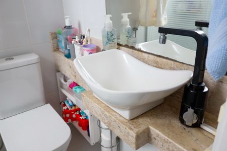 Apartamento à venda com 74m², 3 quartos e 1 vagaBanheiro da Suíte 2