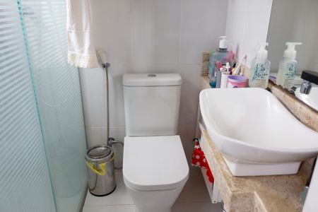 Apartamento à venda com 74m², 3 quartos e 1 vagaBanheiro da Suíte 2