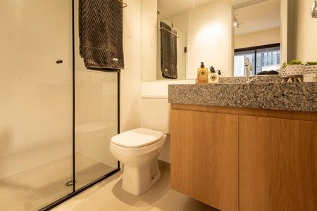 Banheiro de apartamento à venda com 1 quarto, 35m² em Campo Belo, São Paulo