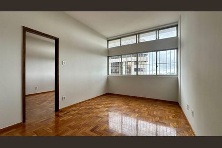 Sala  de apartamento para alugar com 1 quarto, 55m² em Funcionários, Belo Horizonte