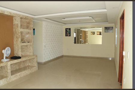 Sala de casa de condomínio para alugar com 4 quartos, 198m² em Água Espraiada, Cotia