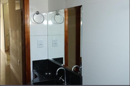 Casa de condomínio para alugar com 198m², 4 quartos e 2 vagasBanheiro