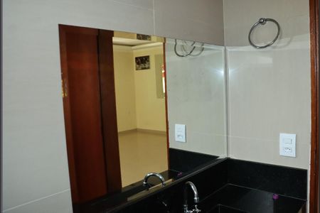 Casa de condomínio para alugar com 198m², 4 quartos e 2 vagasBanheiro