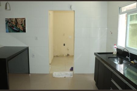 Casa de condomínio para alugar com 198m², 4 quartos e 2 vagasCozinha