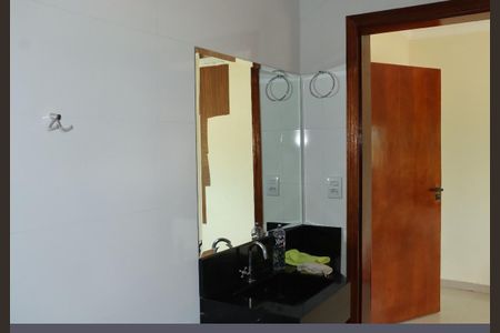 Casa de condomínio para alugar com 198m², 4 quartos e 2 vagasBanheiro