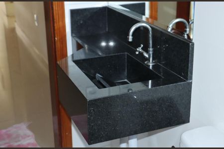 Casa de condomínio para alugar com 198m², 4 quartos e 2 vagasBanheiro