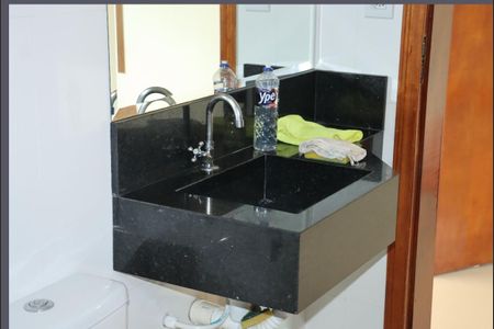 Casa de condomínio para alugar com 198m², 4 quartos e 2 vagasBanheiro