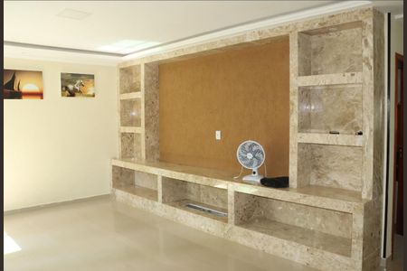 Sala de casa de condomínio para alugar com 4 quartos, 198m² em Água Espraiada, Cotia