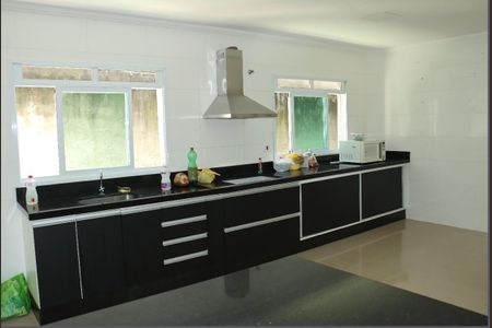 Casa de condomínio para alugar com 198m², 4 quartos e 2 vagasCozinha