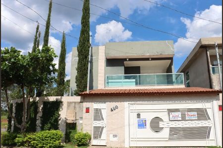 Casa de condomínio para alugar com 198m², 4 quartos e 2 vagasFachada