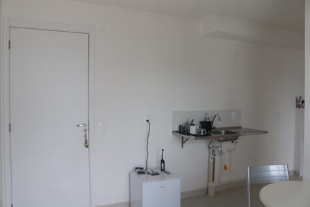 Sala de apartamento para alugar com 2 quartos, 34m² em Parque Industrial Tomas Edson, São Paulo