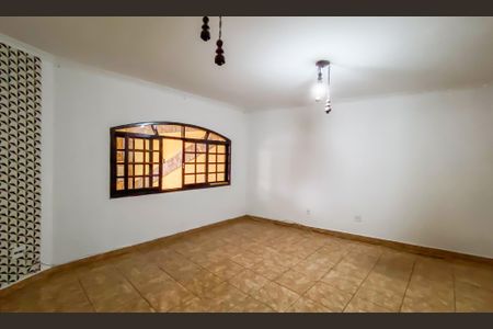 Casa para alugar com 3 quartos, 240m² em Vila Silvia, São Paulo