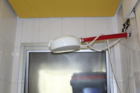 Banheiro de casa de condomínio para alugar com 2 quartos, 75m² em Jardim Santa Izabel, Cotia