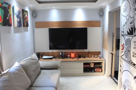 Sala de casa de condomínio para alugar com 2 quartos, 75m² em Jardim Santa Izabel, Cotia