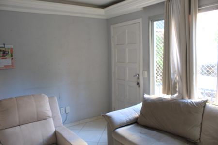 Sala de casa de condomínio para alugar com 2 quartos, 75m² em Jardim Santa Izabel, Cotia