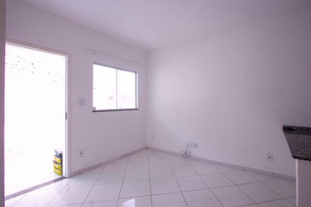 Sala de casa para alugar com 2 quartos, 50m² em Tribobó, São Gonçalo