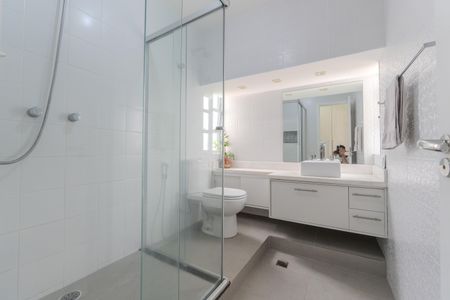 Apartamento para alugar com 75m², 2 quartos e 1 vaga Apartamento para alugar com 75m², 2 quartos e 1 vagaBanheiro