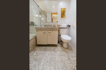 Apartamento à venda com 136m², 4 quartos e 3 vagas Apartamento à venda com 136m², 4 quartos e 3 vagasBanheiro suíte