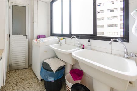 Apartamento à venda com 136m², 4 quartos e 3 vagas Apartamento à venda com 136m², 4 quartos e 3 vagasÁrea de serviço