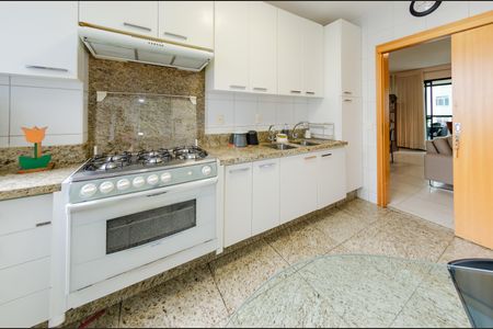 Apartamento à venda com 136m², 4 quartos e 3 vagas Apartamento à venda com 136m², 4 quartos e 3 vagasCozinha