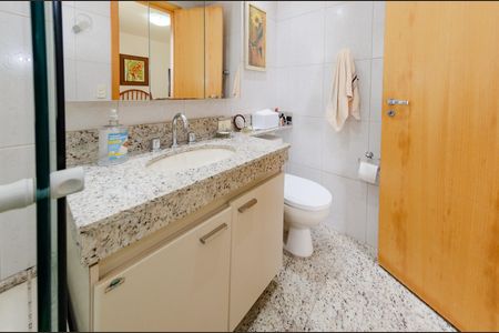 Apartamento à venda com 136m², 4 quartos e 3 vagas Apartamento à venda com 136m², 4 quartos e 3 vagasBanheiro suíte