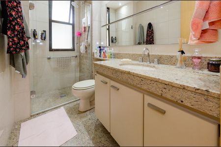 Apartamento à venda com 136m², 4 quartos e 3 vagas Apartamento à venda com 136m², 4 quartos e 3 vagasBanheiro social