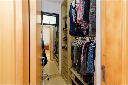 Apartamento à venda com 136m², 4 quartos e 3 vagas Apartamento à venda com 136m², 4 quartos e 3 vagasCloset suíte