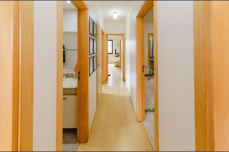 Apartamento à venda com 136m², 4 quartos e 3 vagas Apartamento à venda com 136m², 4 quartos e 3 vagasCorredor