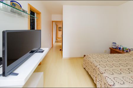 Apartamento à venda com 136m², 4 quartos e 3 vagas Apartamento à venda com 136m², 4 quartos e 3 vagasSuíte