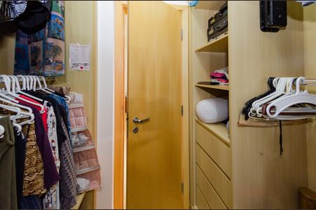 Apartamento à venda com 136m², 4 quartos e 3 vagas Apartamento à venda com 136m², 4 quartos e 3 vagasCloset suíte