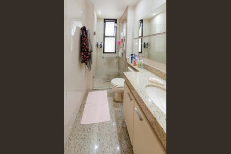 Apartamento à venda com 136m², 4 quartos e 3 vagas Apartamento à venda com 136m², 4 quartos e 3 vagasBanheiro social