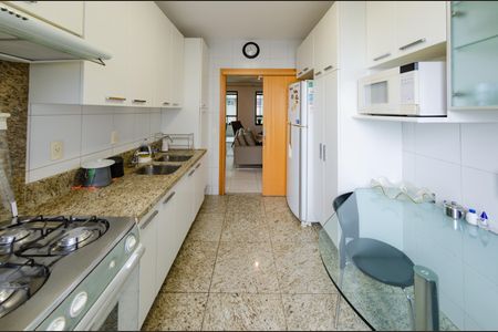 Apartamento à venda com 136m², 4 quartos e 3 vagas Apartamento à venda com 136m², 4 quartos e 3 vagasCozinha