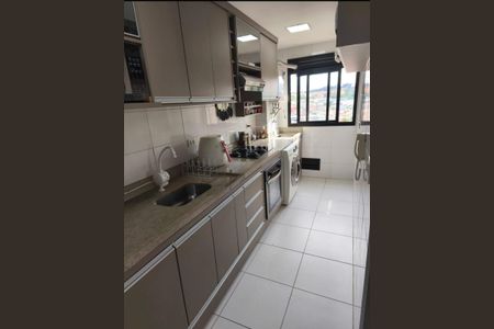 Cozinha de apartamento para alugar com 2 quartos, 48m² em Recanto das Rosas, Osasco