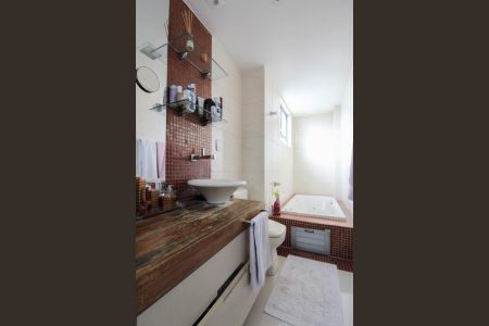 Apartamento à venda com 116m², 3 quartos e 2 vagas Apartamento à venda com 116m², 3 quartos e 2 vagasBanheiro da Suíte